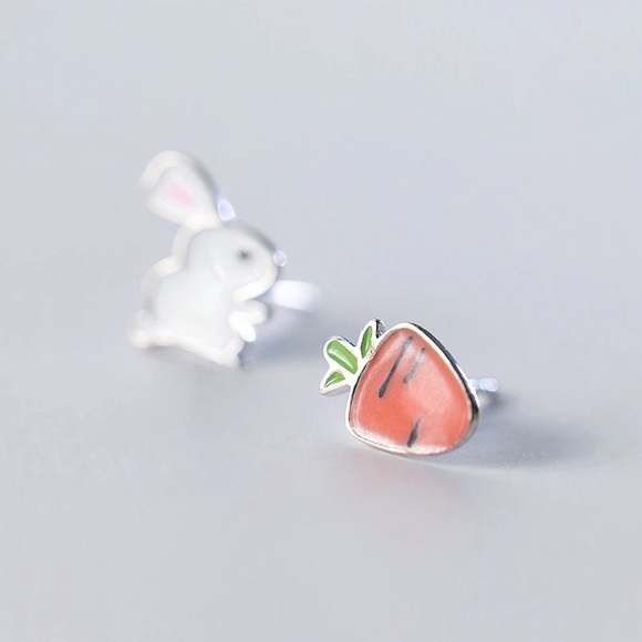 🌷 STERLING SILVER RABBIT AND CARROT STUD EARRINGS - Picture 2 of 3